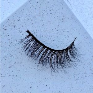 Level Up Lashes - Good Vibes Only